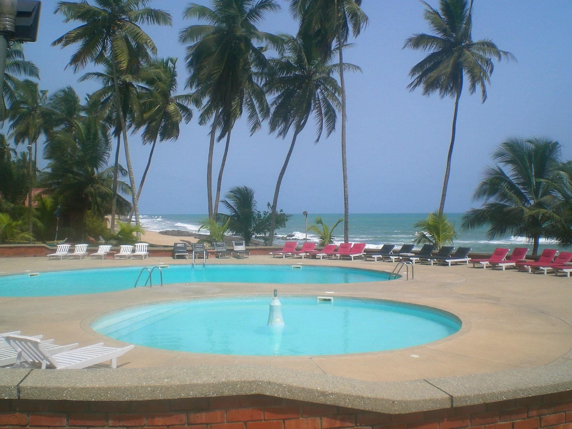 Coconut Grove Beach Resort: beachfront base for Elmina and Cape Coast